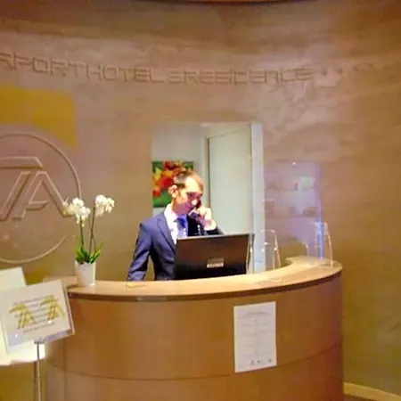 מלון Turin Airport & 4*